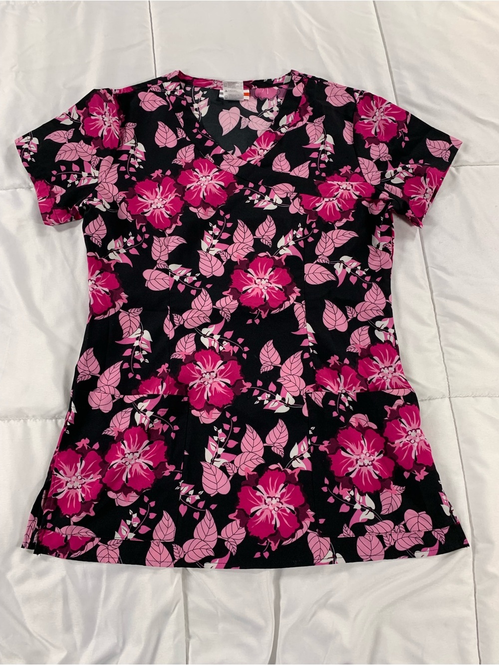 Pre loved WHITE CROSS scrub top womens size XS